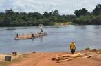 Travessia do rio Essequibo, entre Linden e Lethem, na Guiana